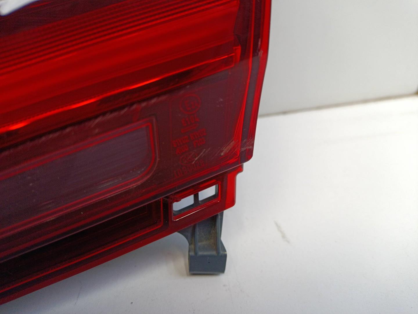 Фонарь задний внутренний правый