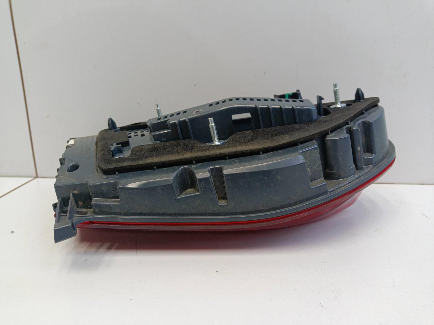 Фонарь задний внутренний правый