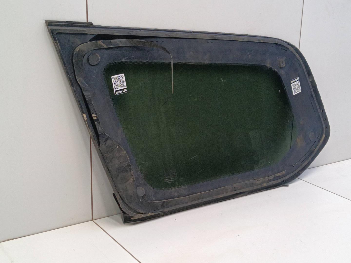 Стекло кузовное глухое правое