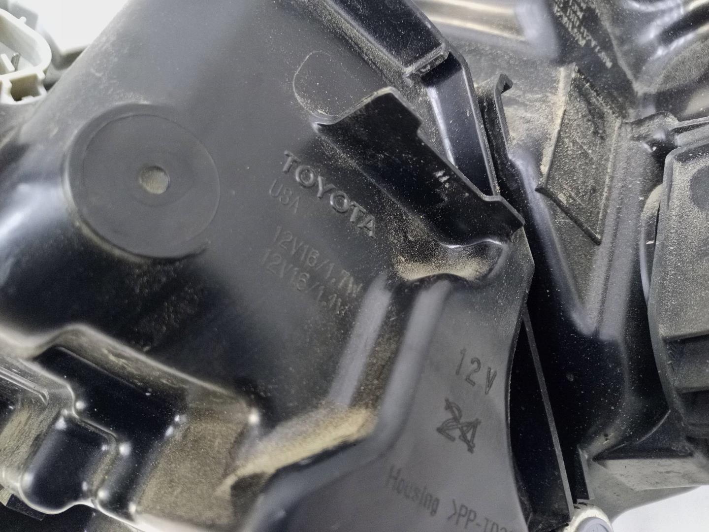 Фара правая