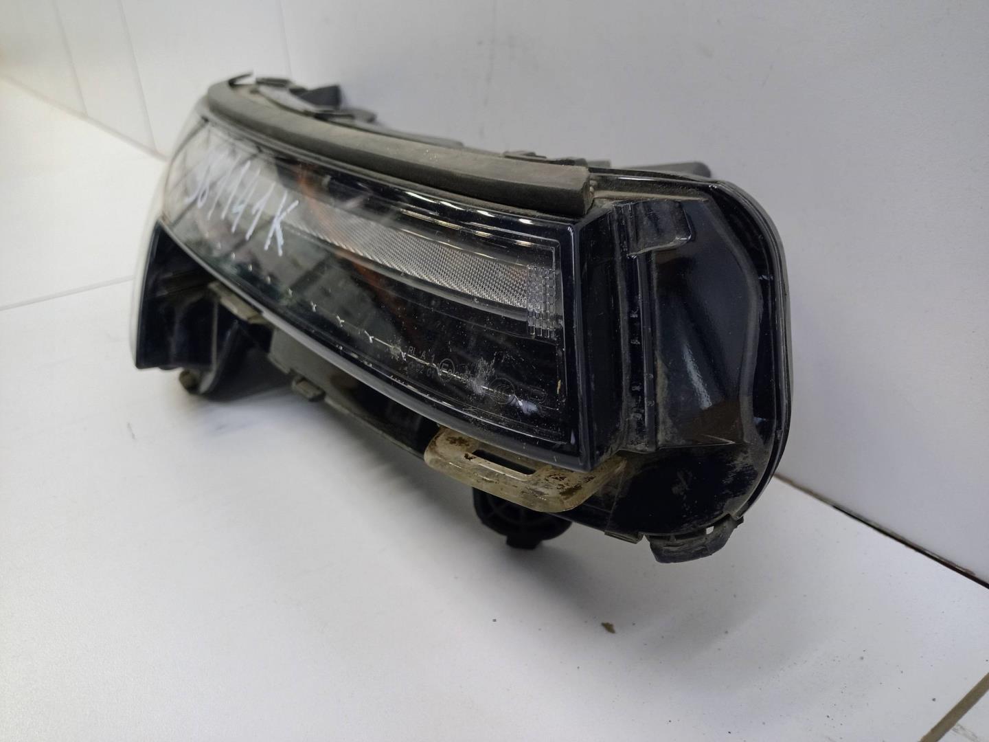 Фара дневного света правая (ходовые огни)