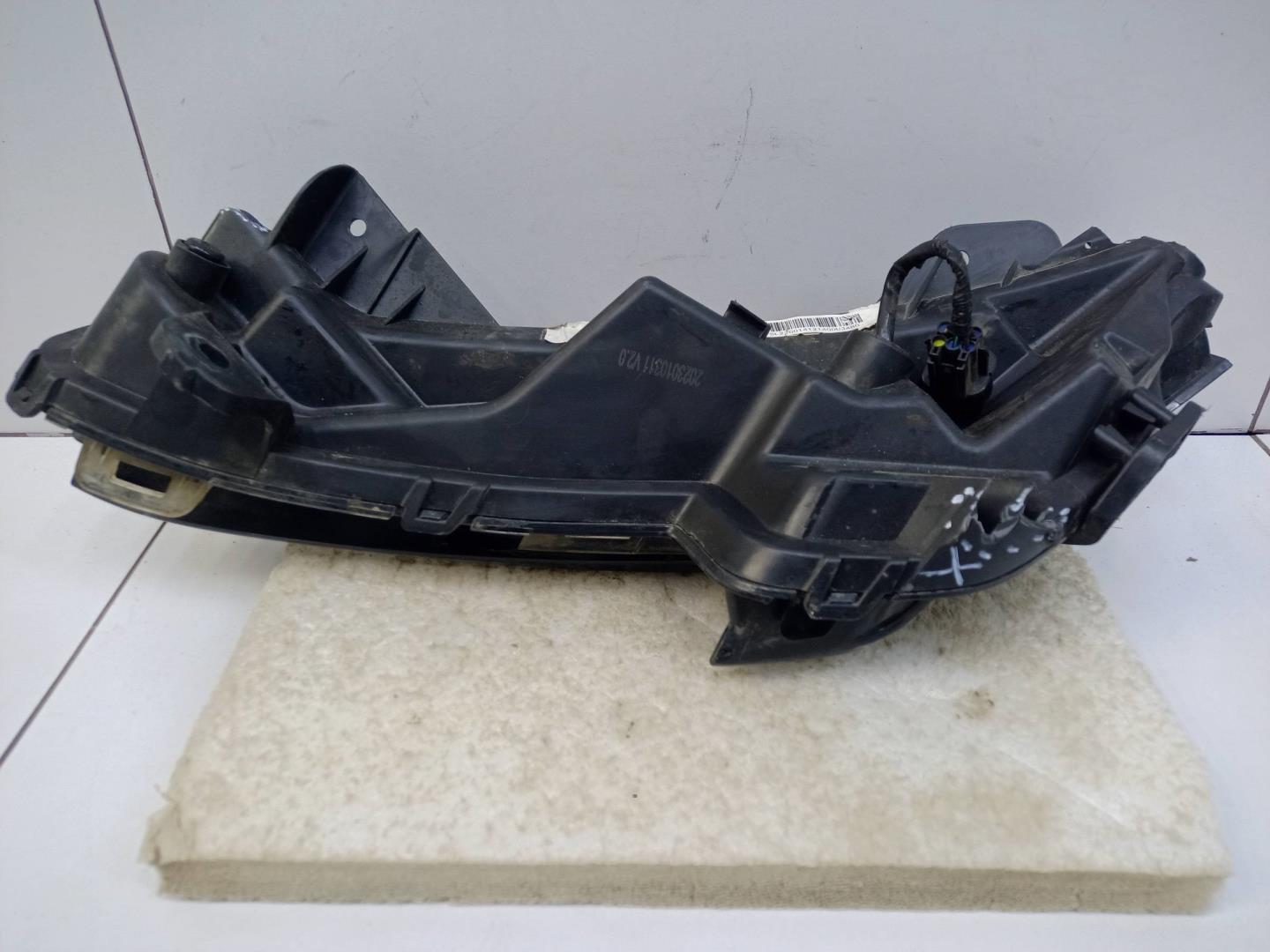 Фара дневного света правая (ходовые огни)