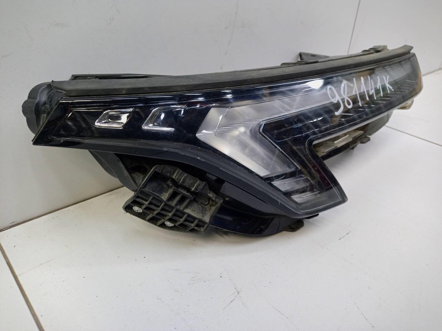 Фара дневного света правая (ходовые огни)