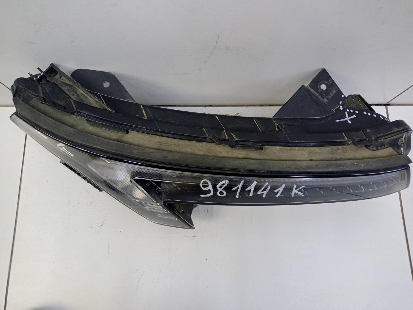 Фара дневного света правая (ходовые огни)