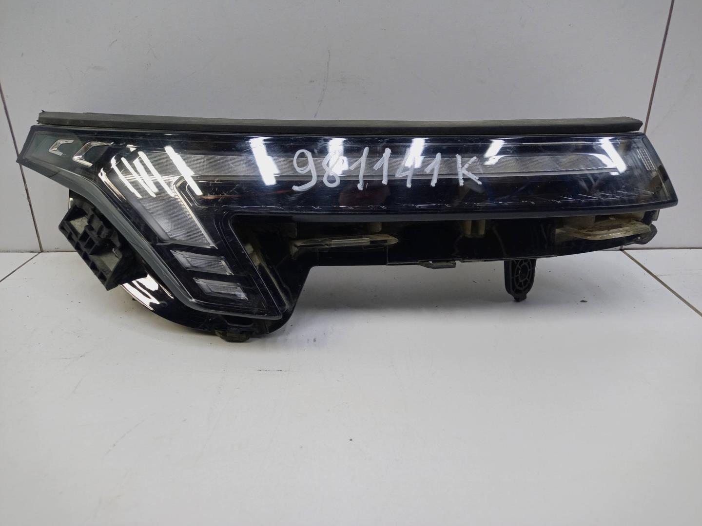 Фара дневного света правая (ходовые огни)