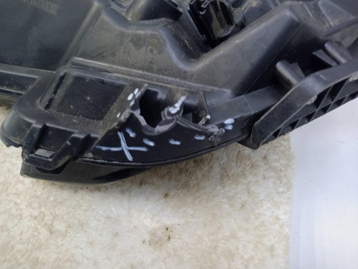 Фара дневного света правая (ходовые огни)