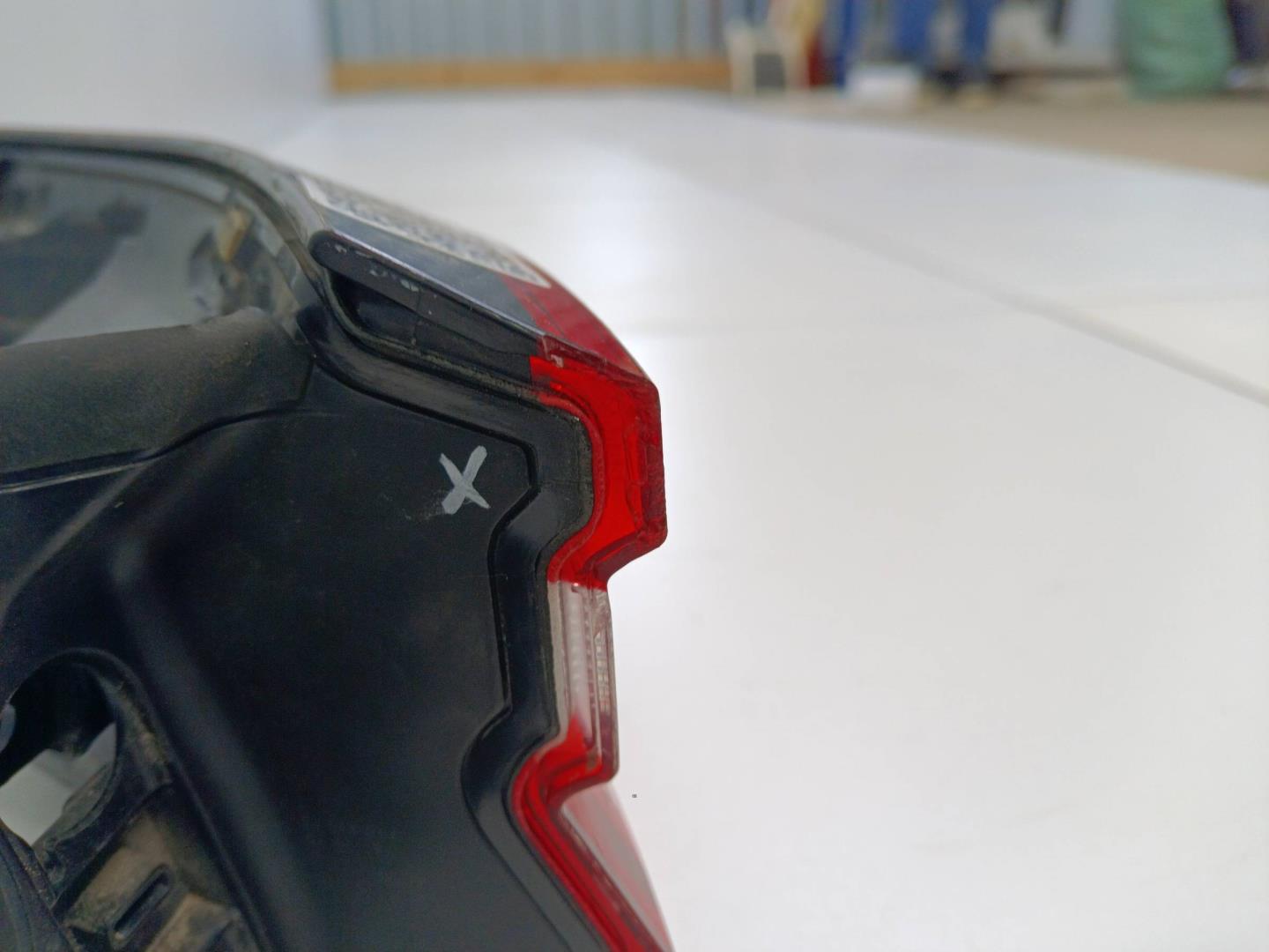 Фонарь задний наружный правый