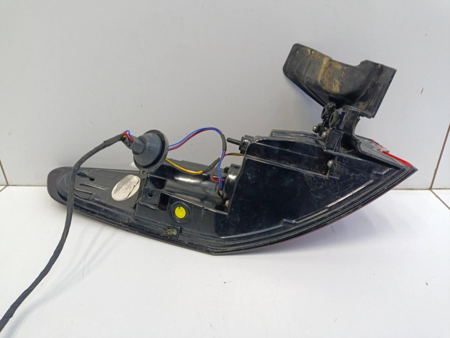 Фонарь задний наружный правый