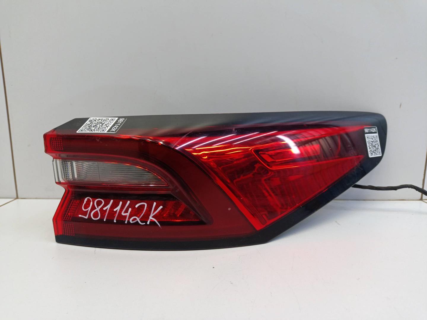 Фонарь задний наружный правый