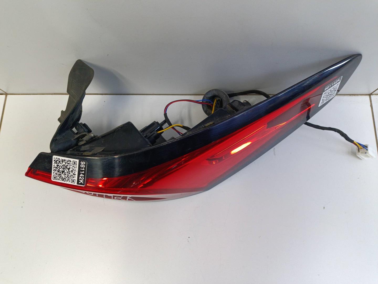 Фонарь задний наружный правый