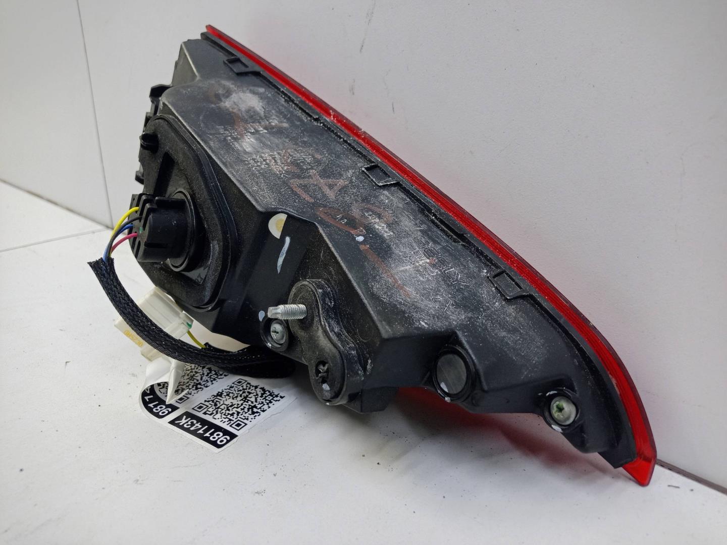 Фонарь задний внутренний правый