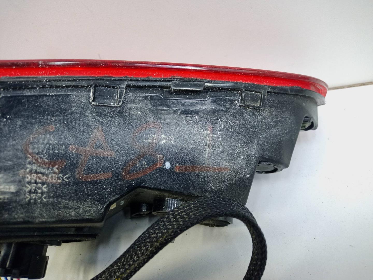 Фонарь задний внутренний правый