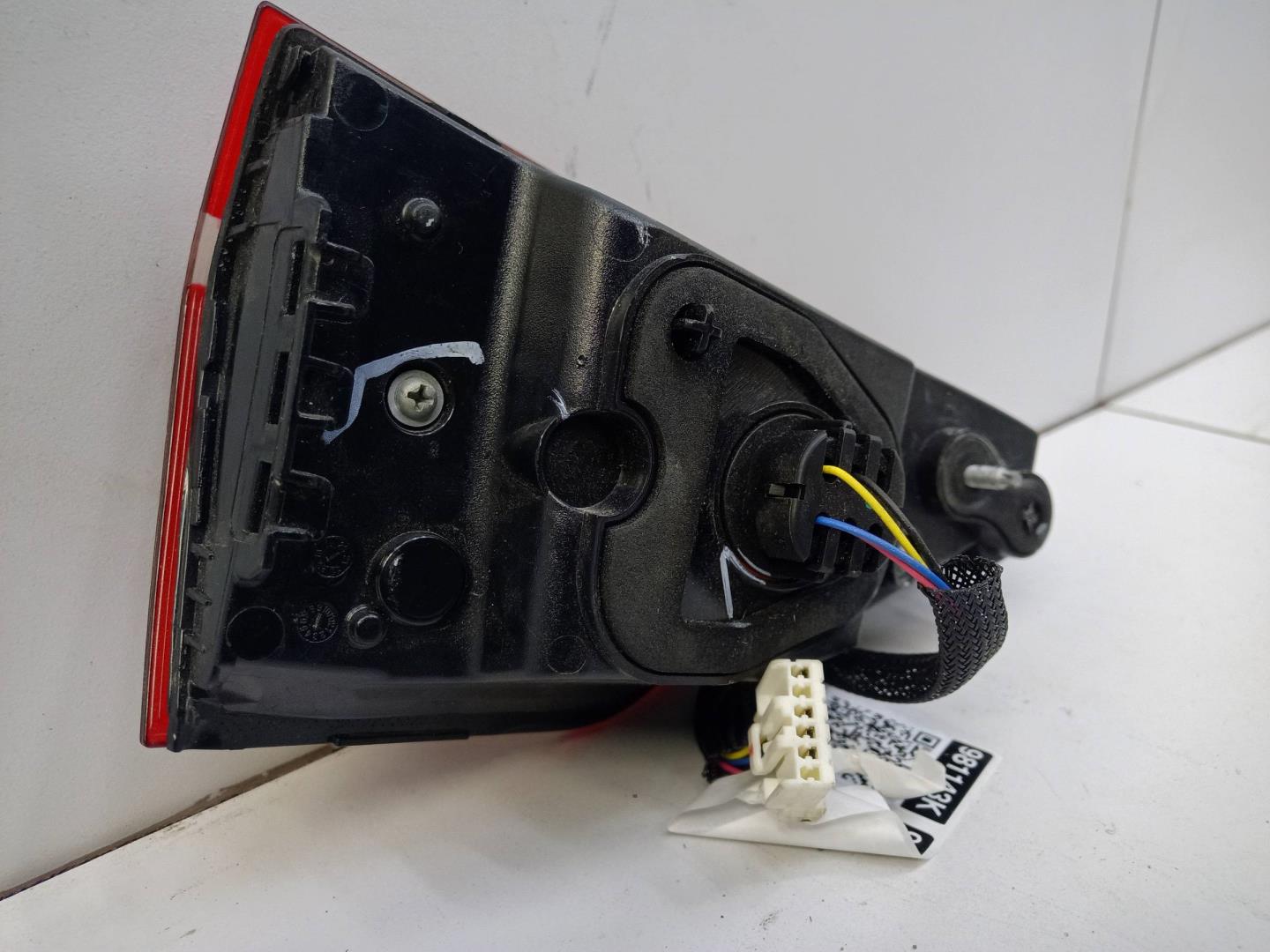 Фонарь задний внутренний правый