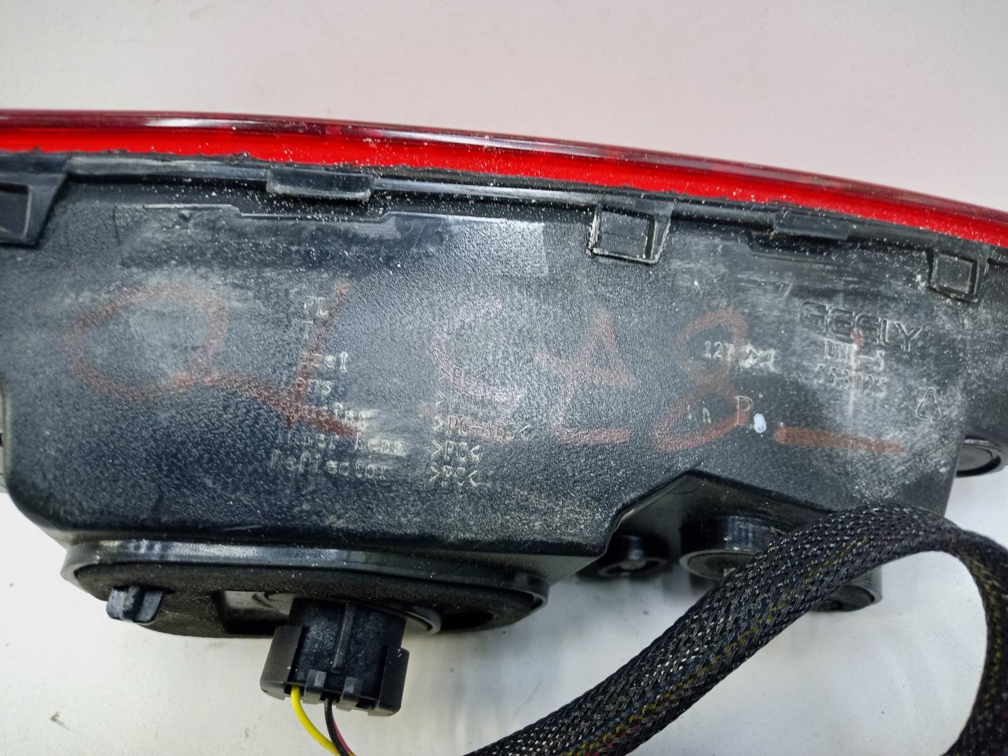 Фонарь задний внутренний правый