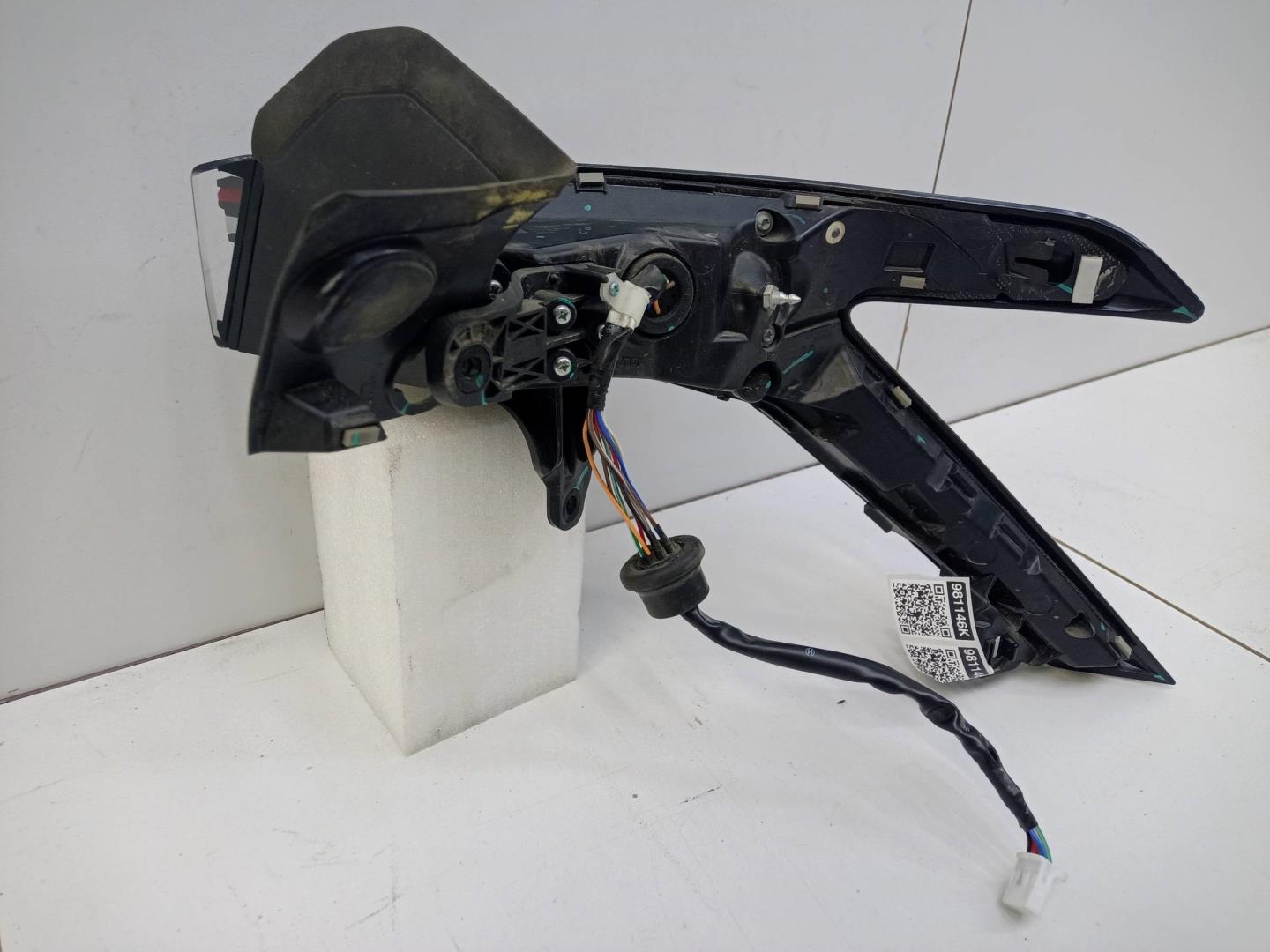 Фонарь задний наружный левый