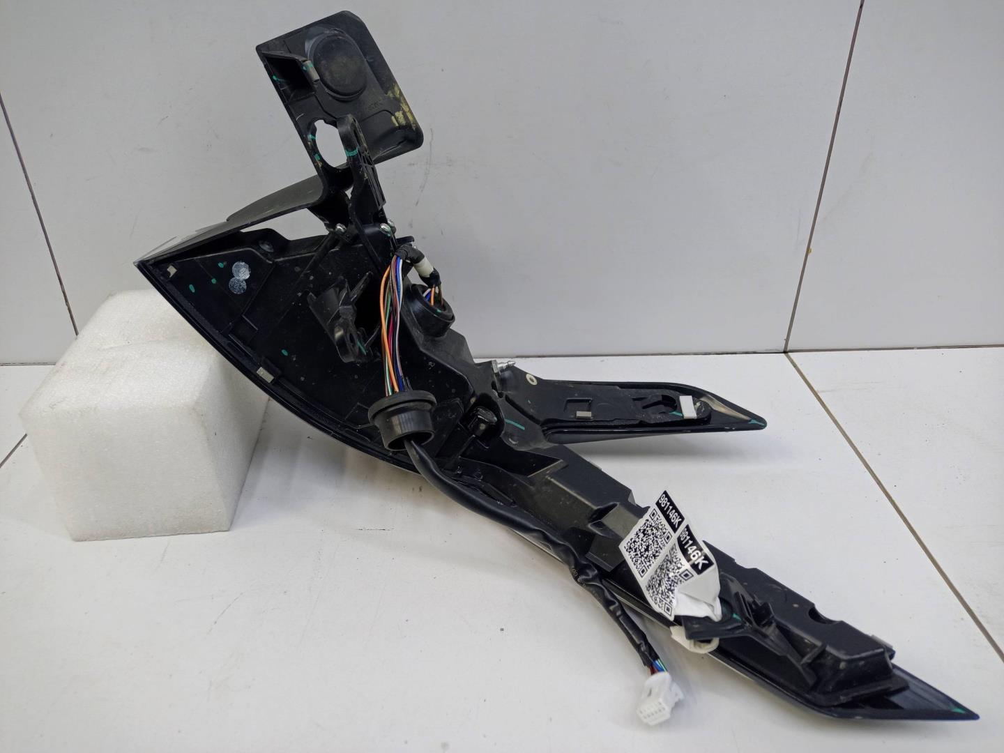 Фонарь задний наружный левый