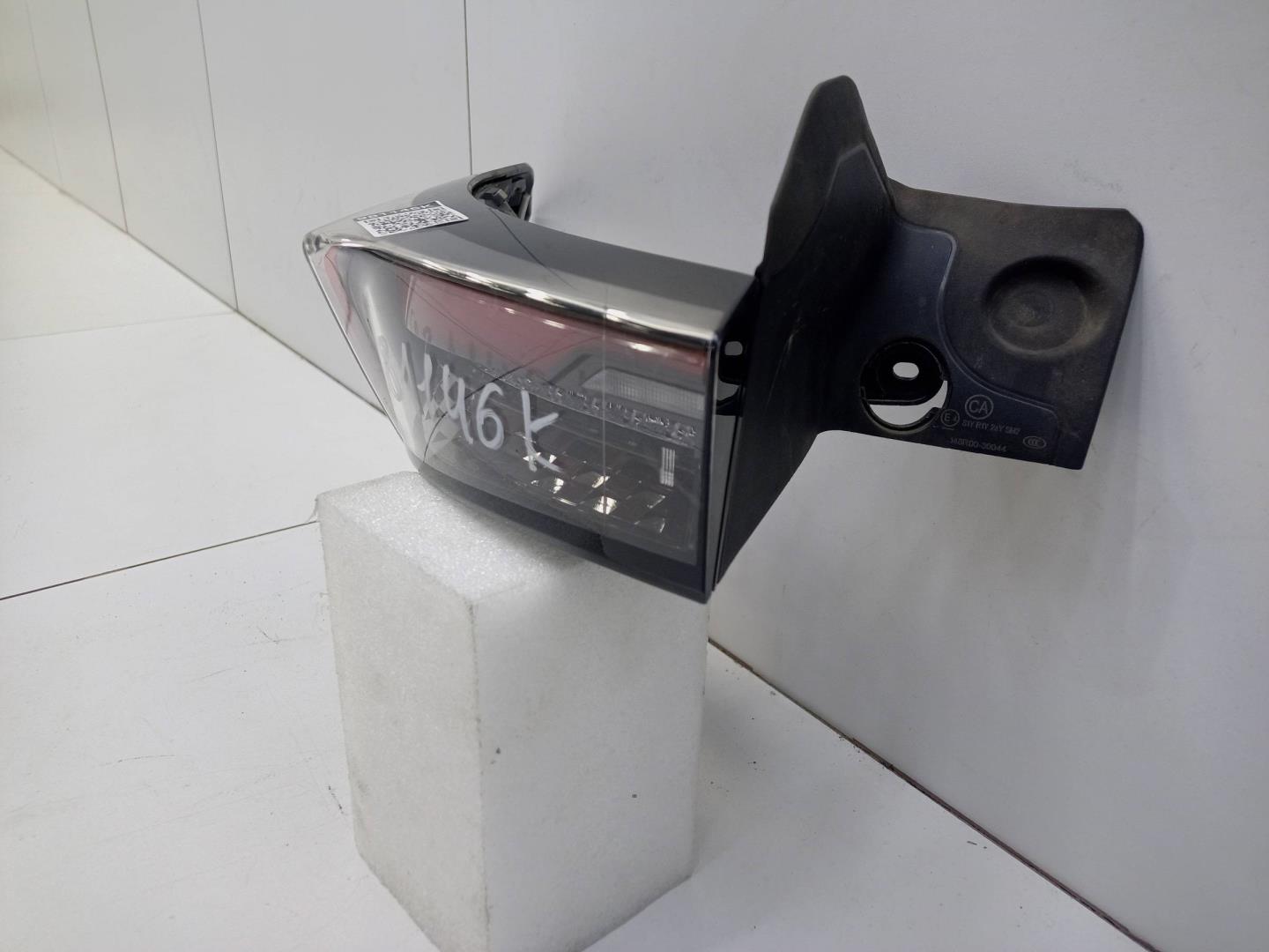 Фонарь задний наружный левый