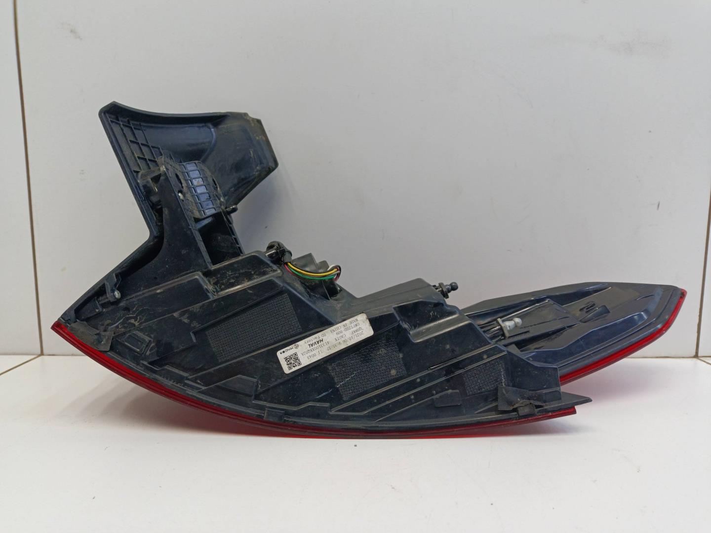 Фонарь задний наружный левый