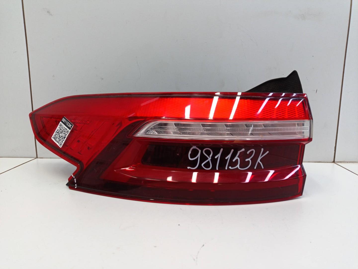 Фонарь задний наружный левый