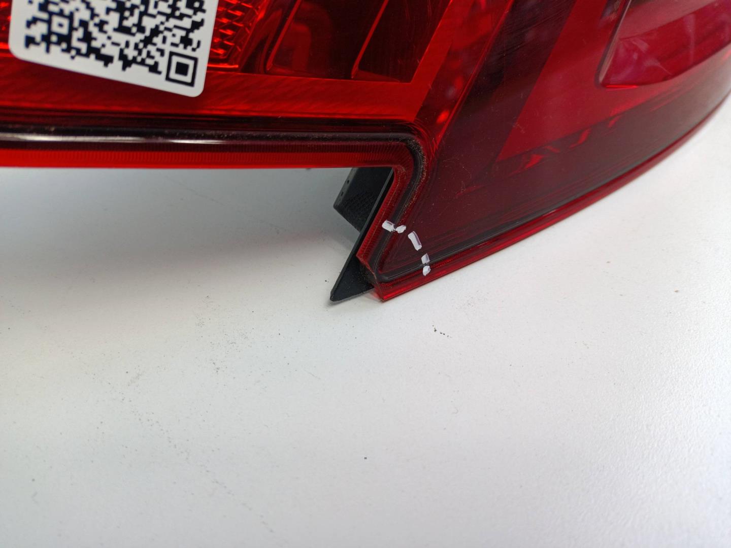 Фонарь задний наружный левый