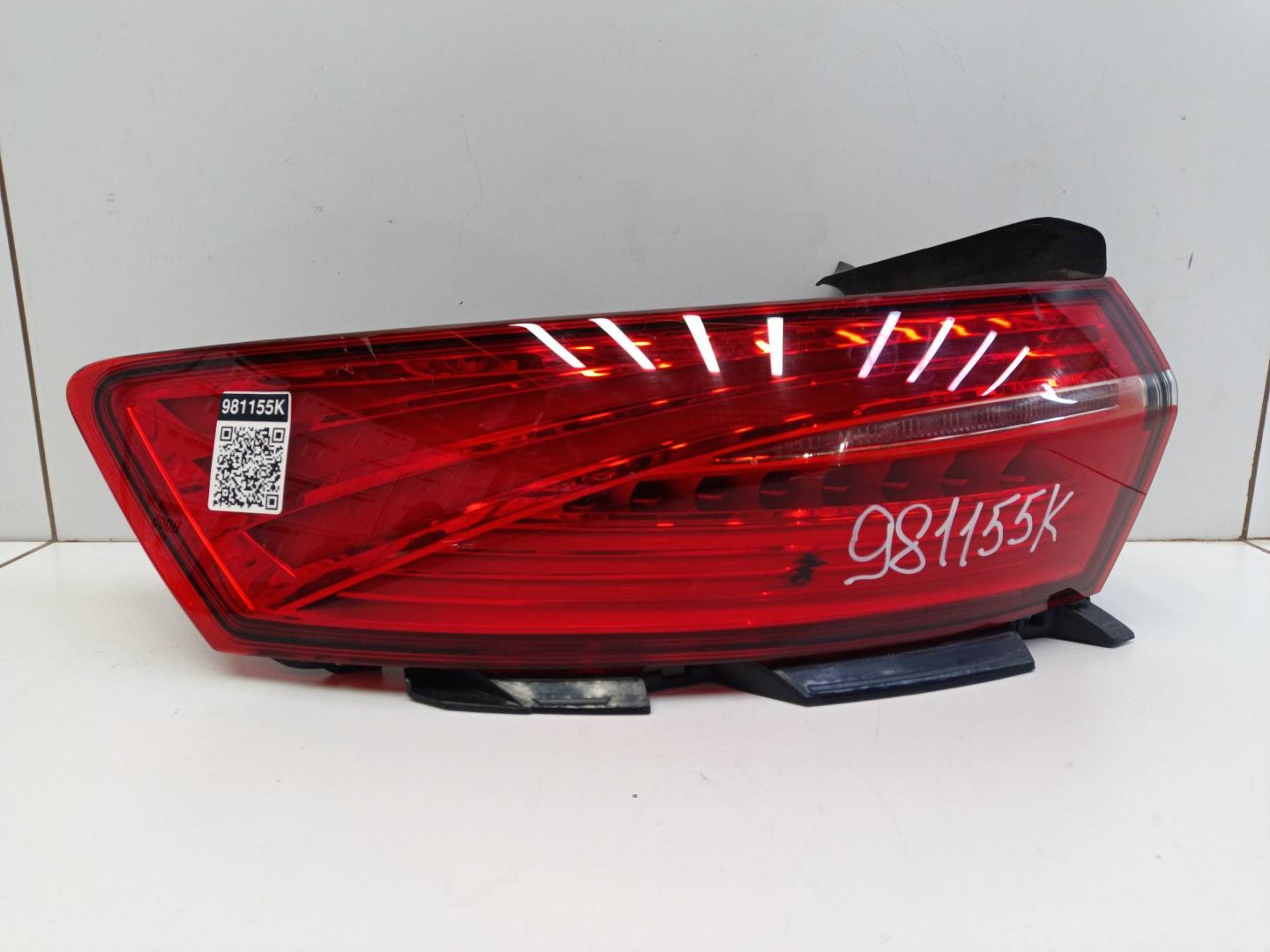 Фонарь задний наружный левый