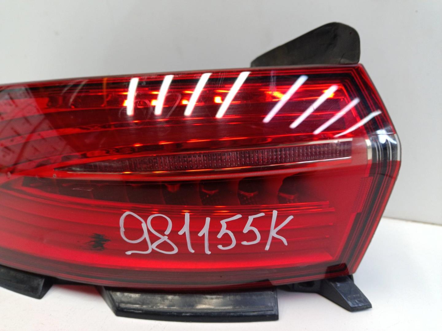 Фонарь задний наружный левый