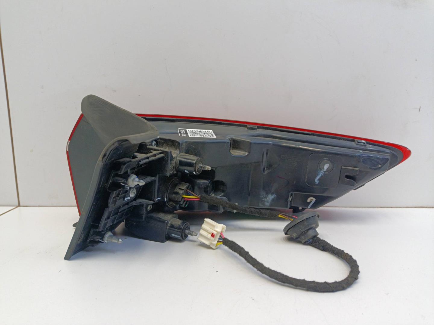 Фонарь задний наружный левый