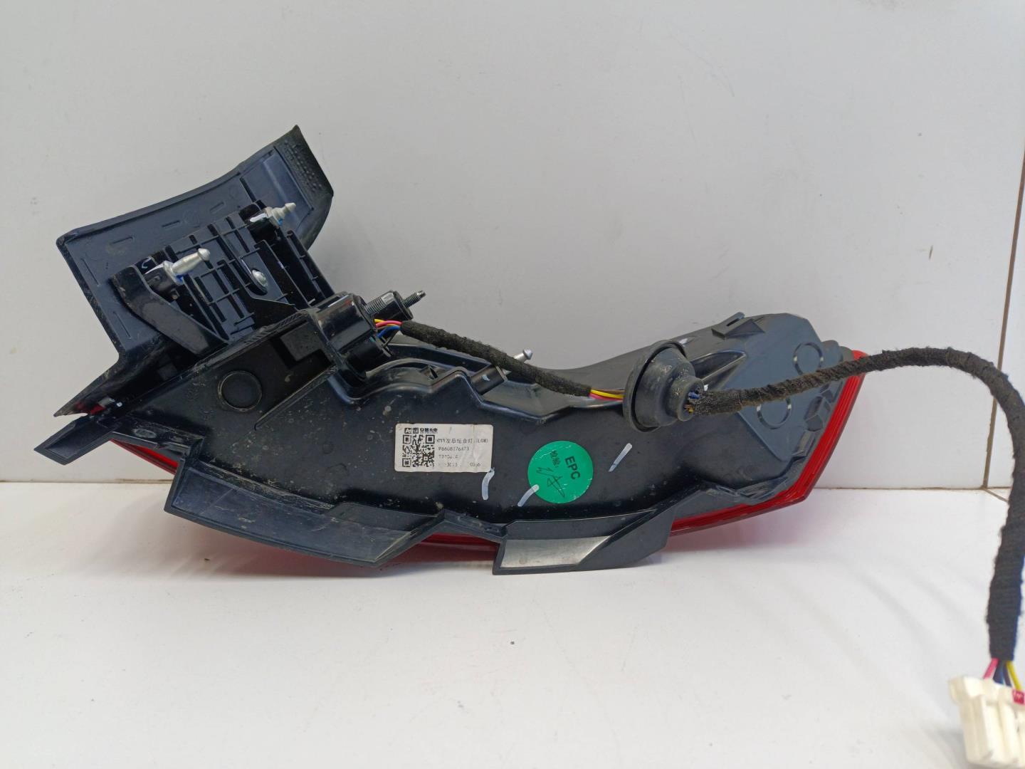 Фонарь задний наружный левый