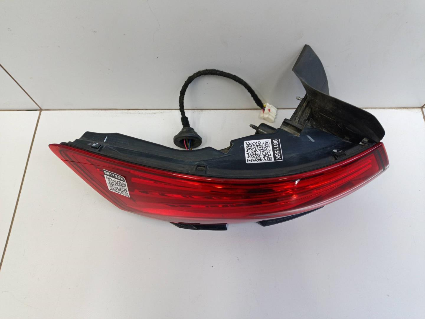 Фонарь задний наружный левый