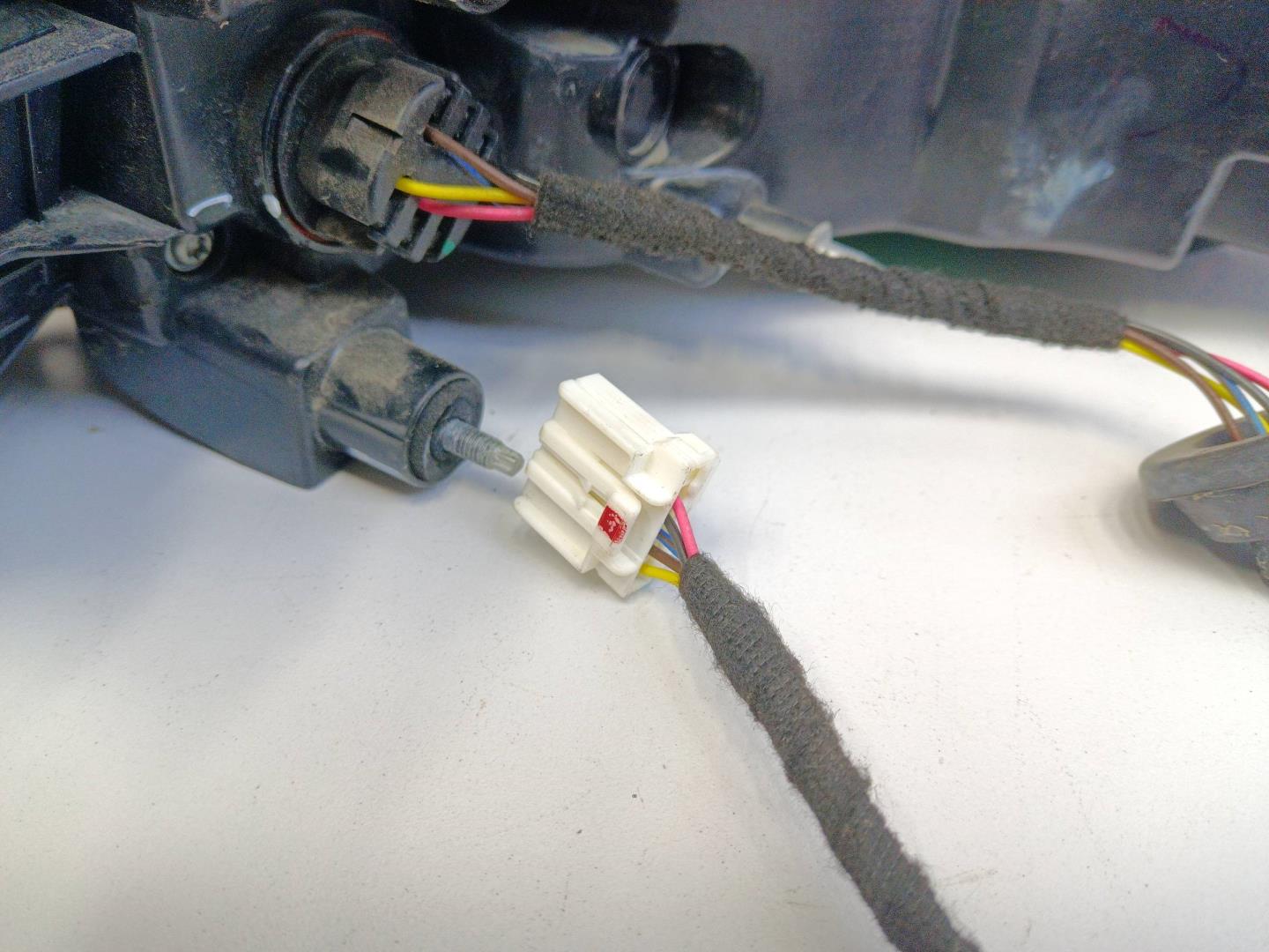 Фонарь задний наружный левый