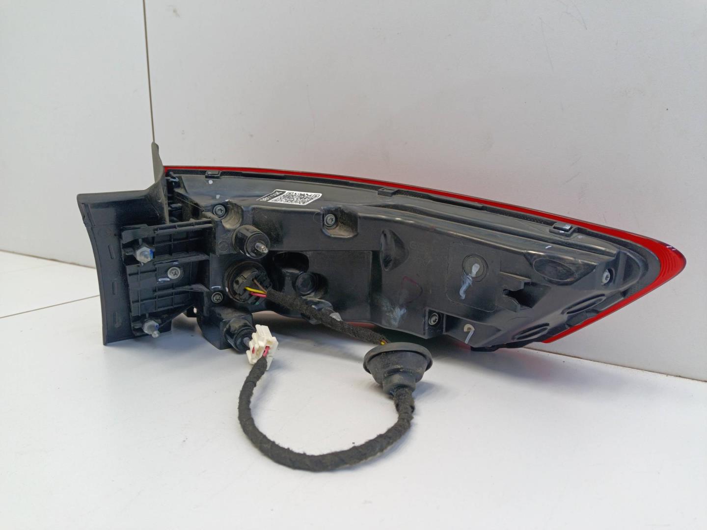 Фонарь задний наружный левый