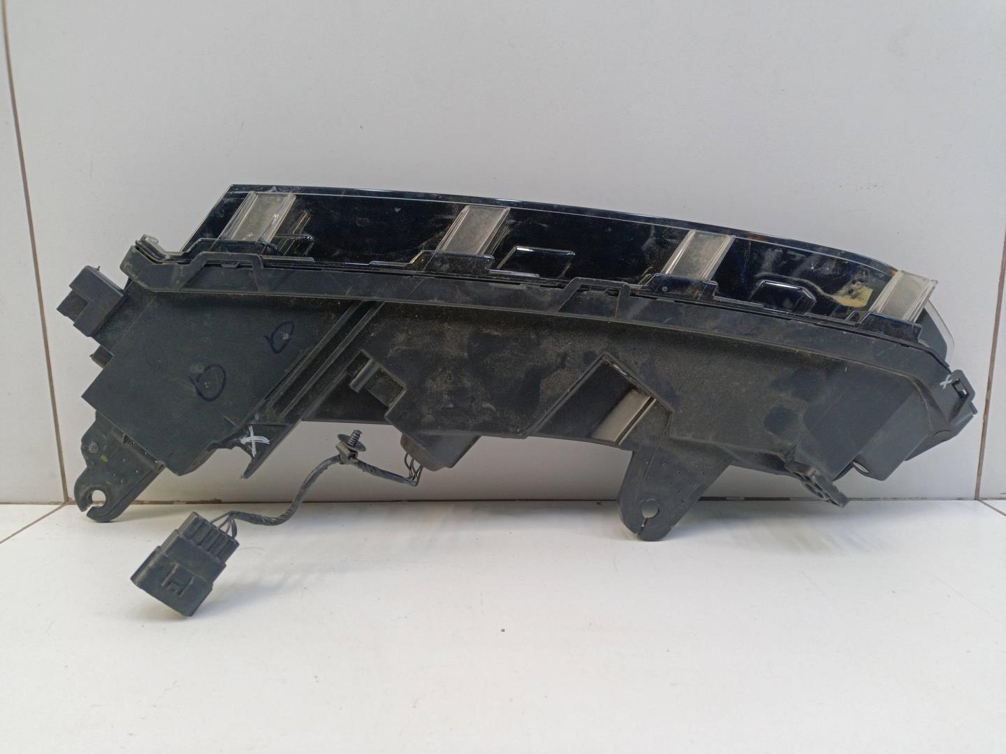 Фара дневного света правая (ходовые огни)