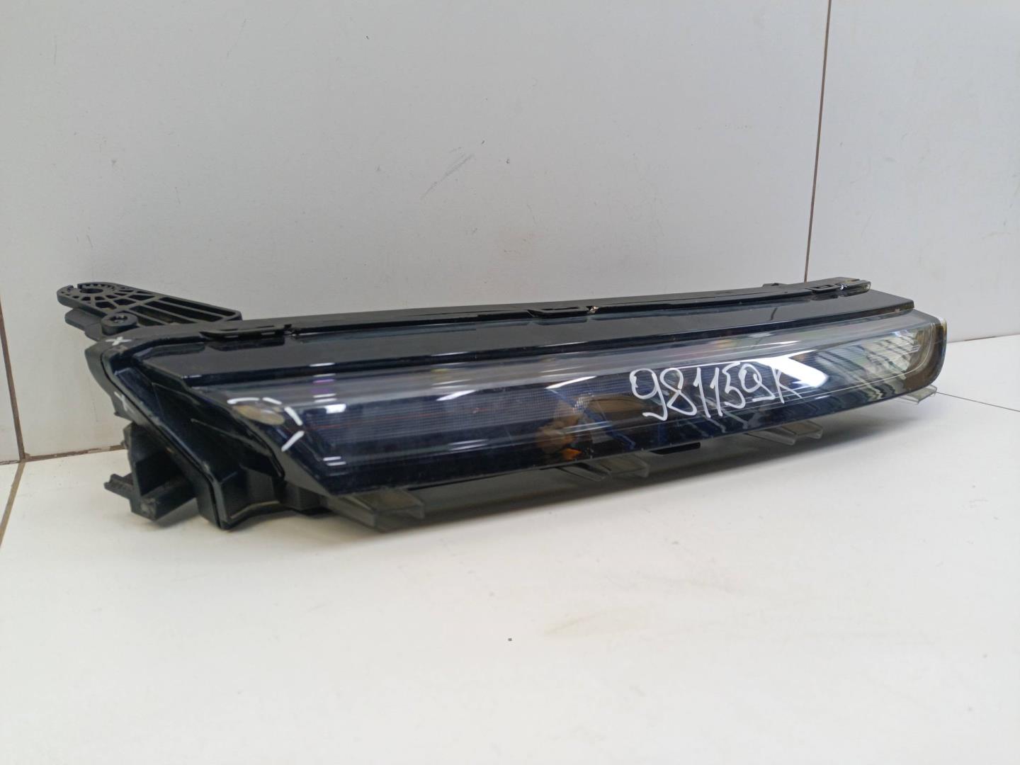 Фара дневного света правая (ходовые огни)