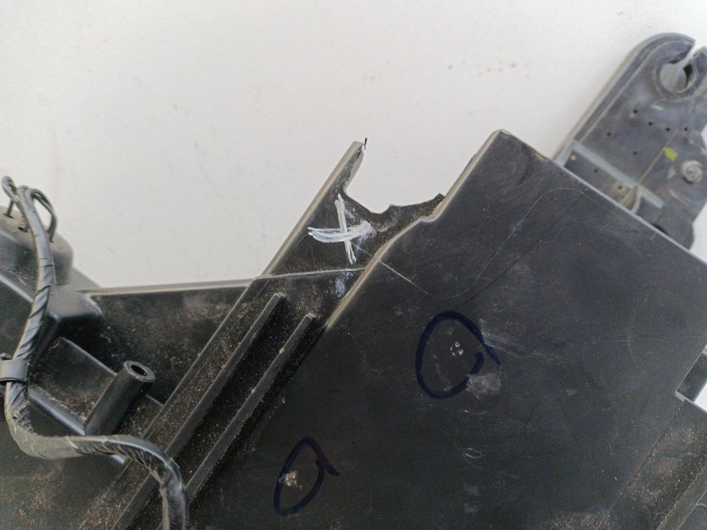 Фара дневного света правая (ходовые огни)