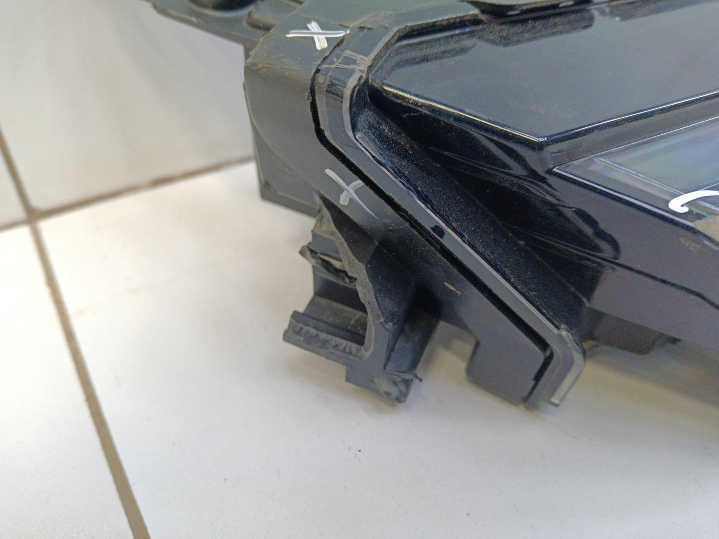 Фара дневного света правая (ходовые огни)