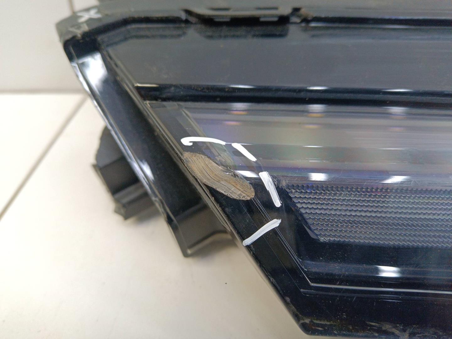 Фара дневного света правая (ходовые огни)