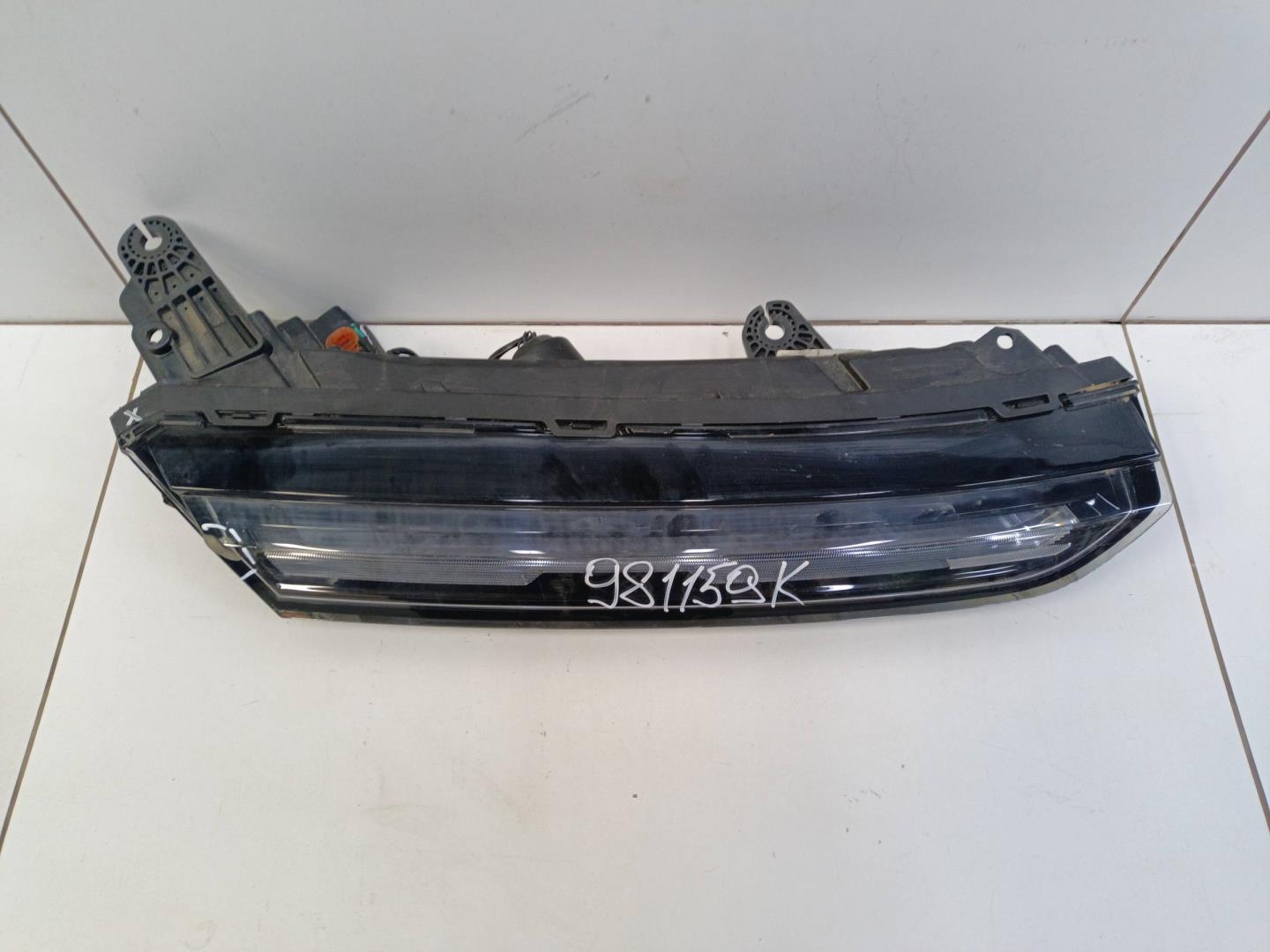 Фара дневного света правая (ходовые огни)