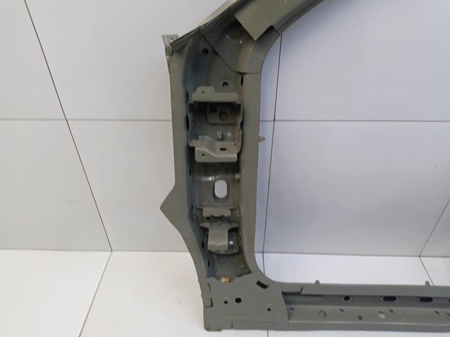 Кузовной элемент