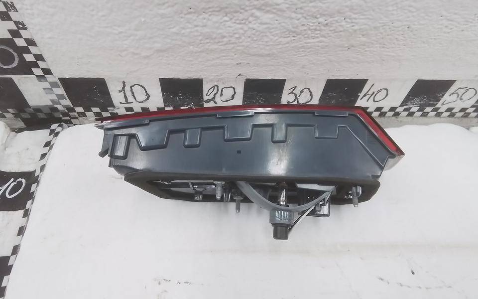 Фонарь задний внутренний правый