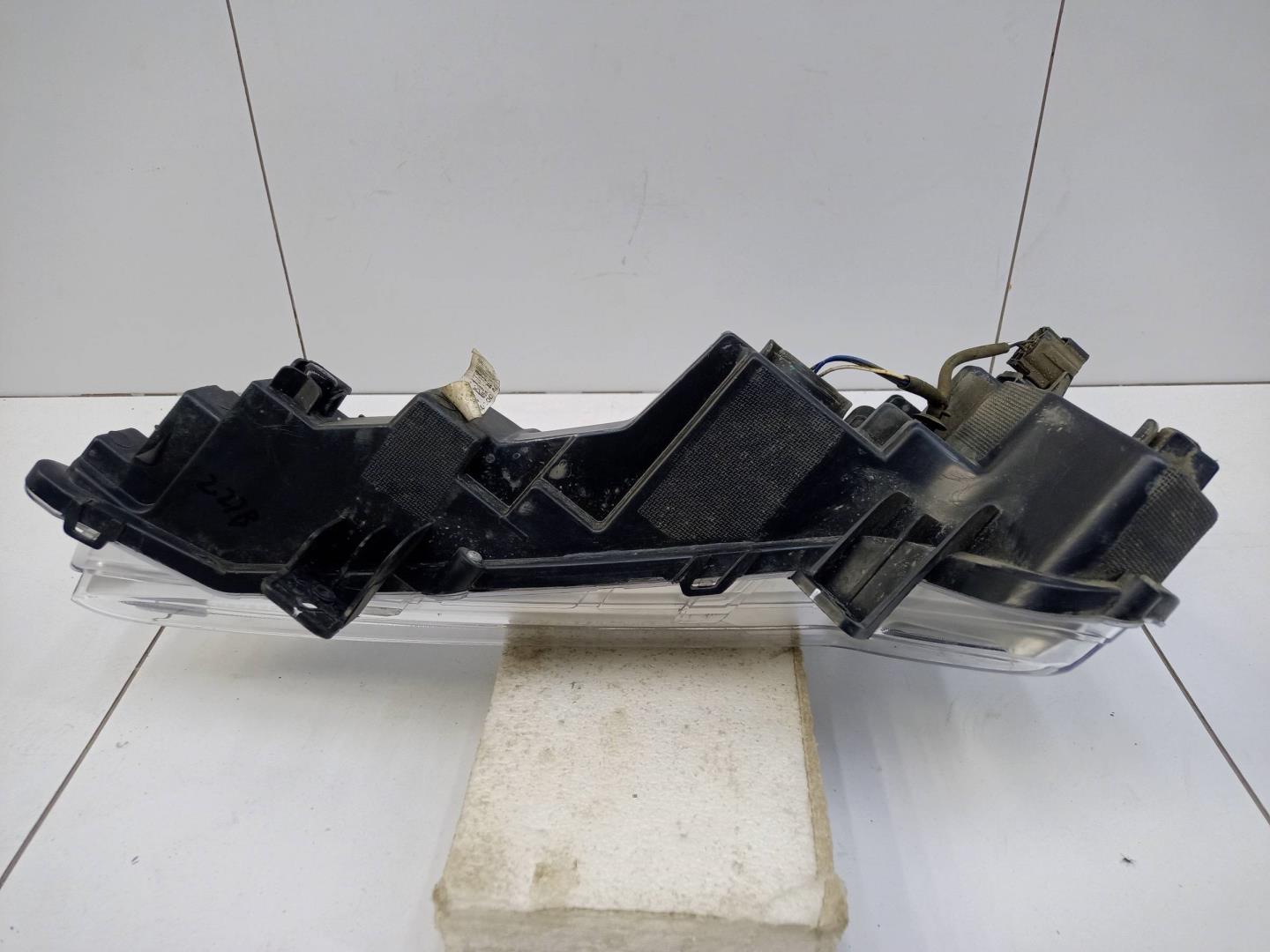 Фара противотуманная правая