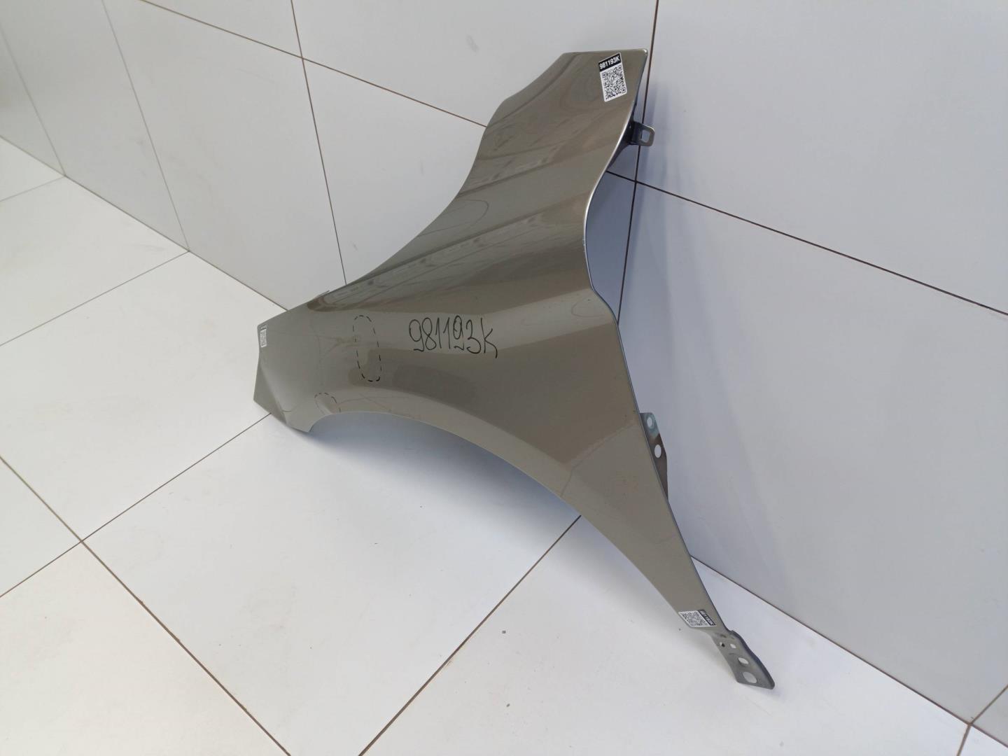 Крыло переднее левое