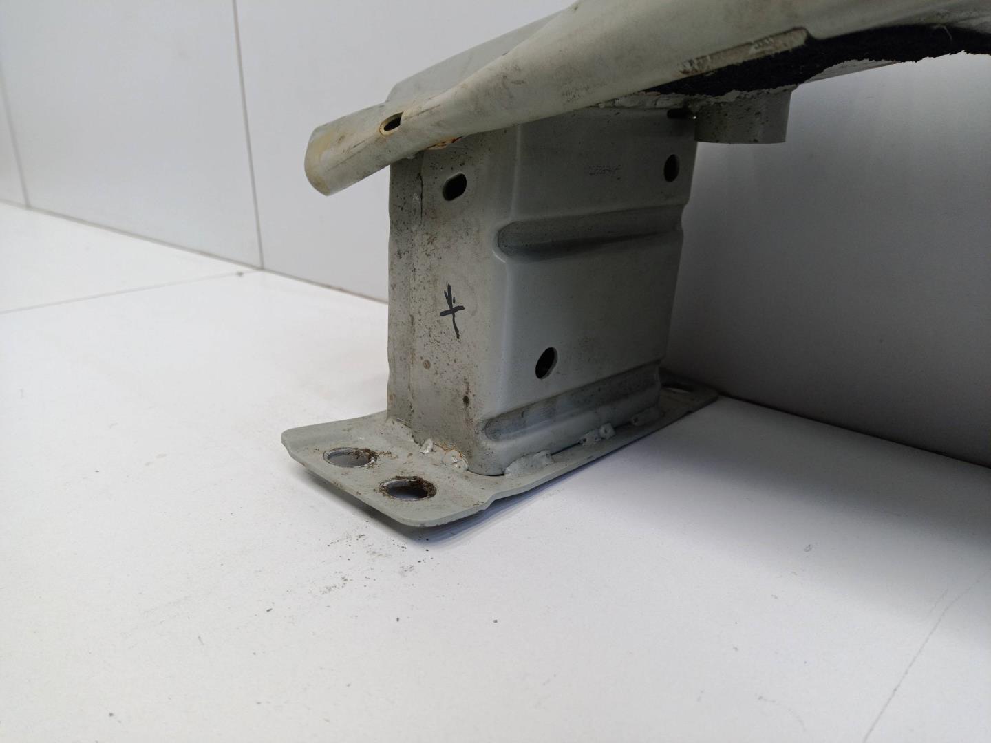 Усилитель переднего бампера