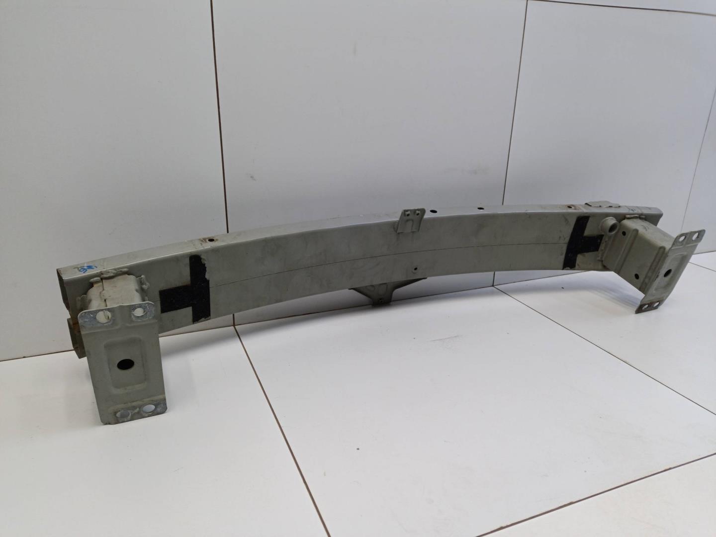 Усилитель переднего бампера