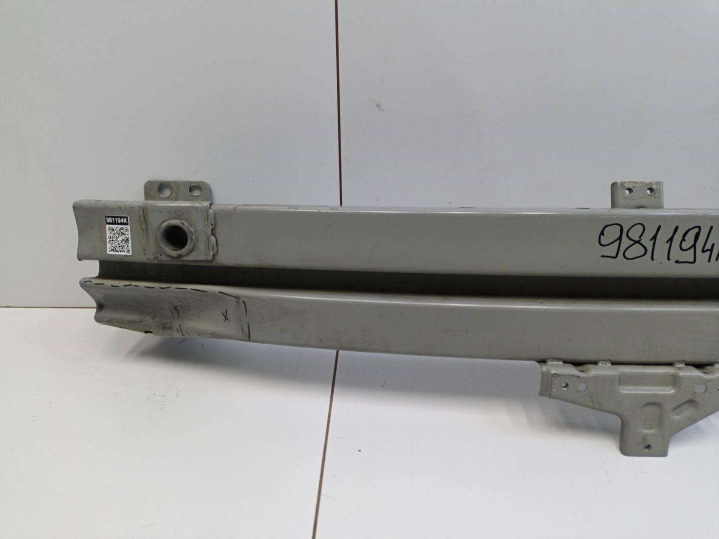 Усилитель переднего бампера