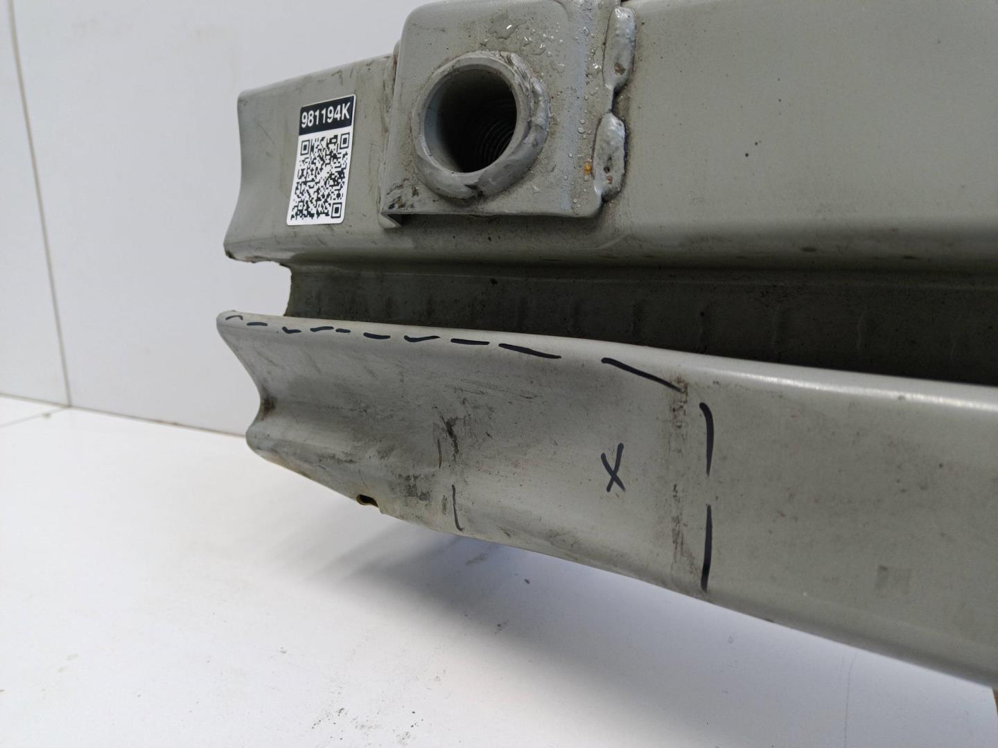 Усилитель переднего бампера