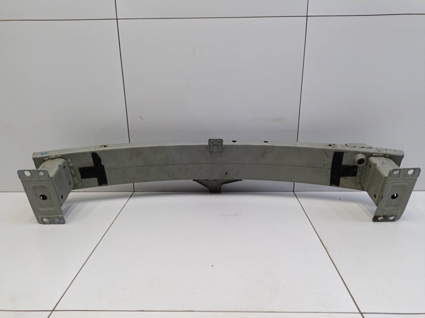 Усилитель переднего бампера