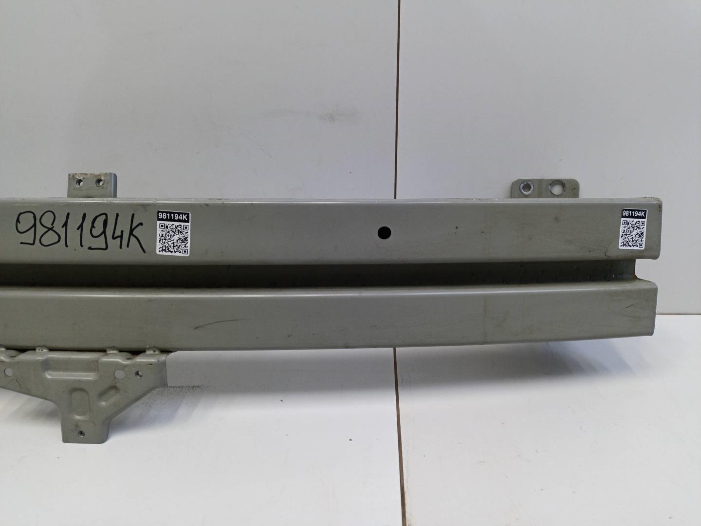 Усилитель переднего бампера