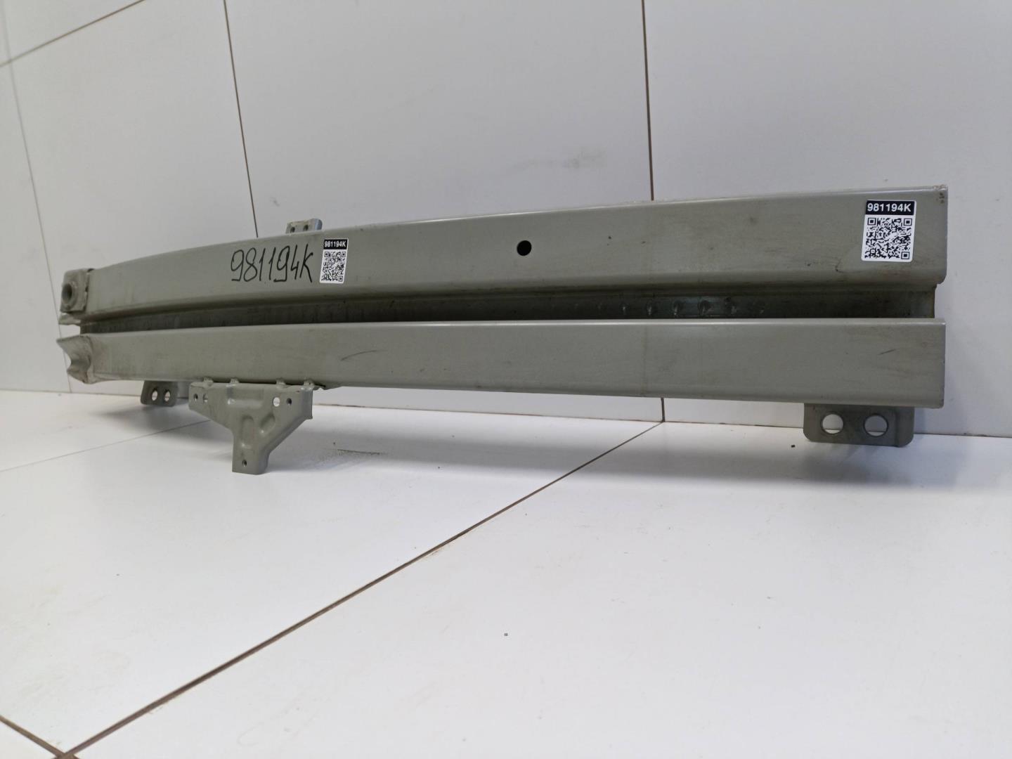 Усилитель переднего бампера