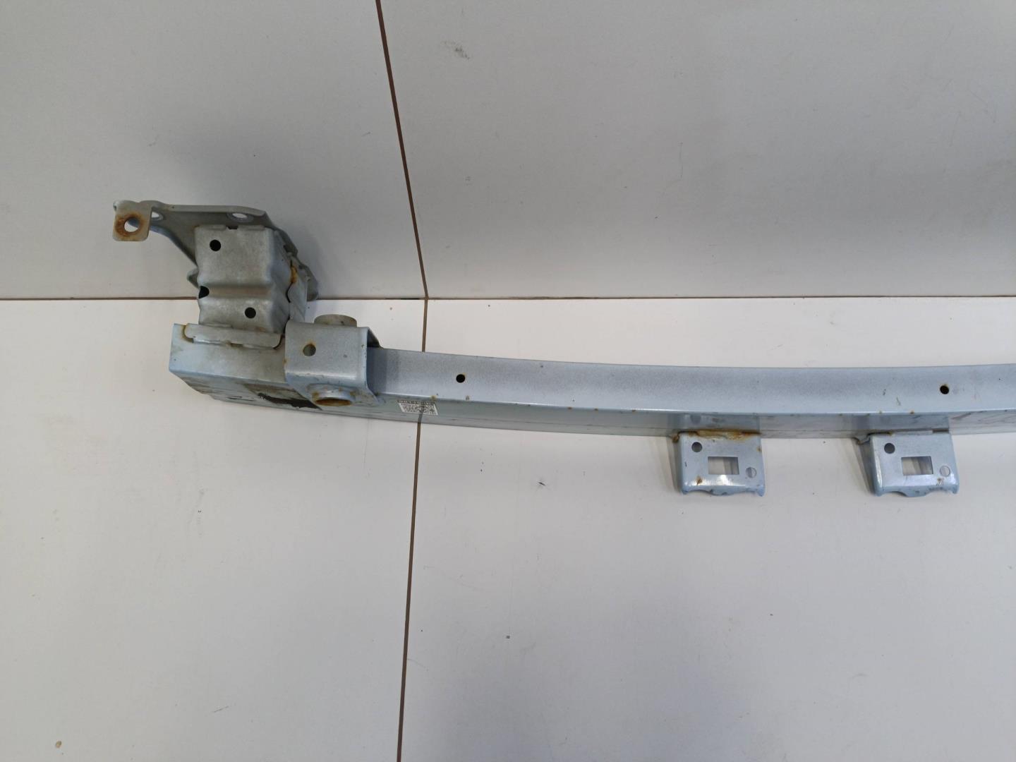 Усилитель переднего бампера