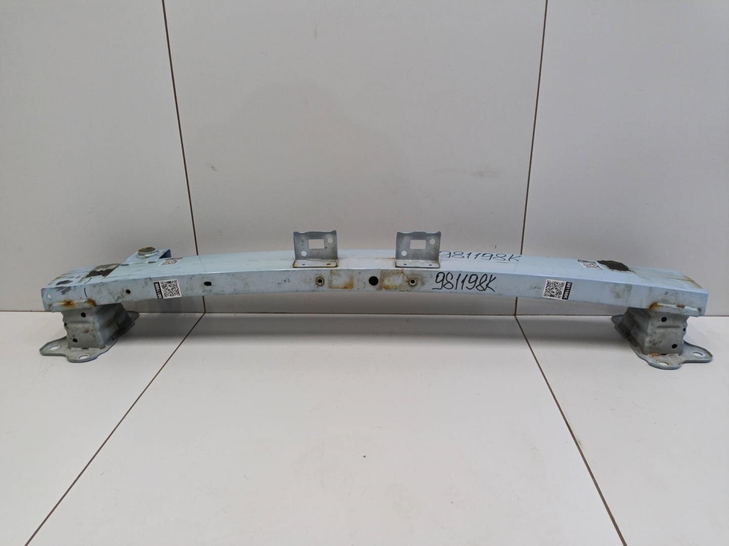 Усилитель переднего бампера